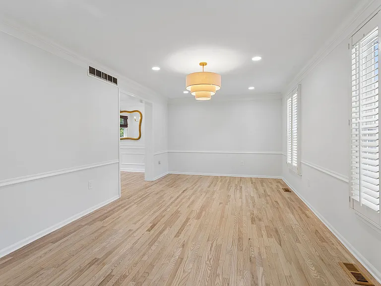 306 Candlewood Ln — Photo 15