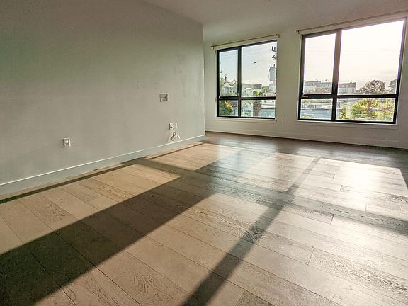 3rd image of 1300 22nd St #302