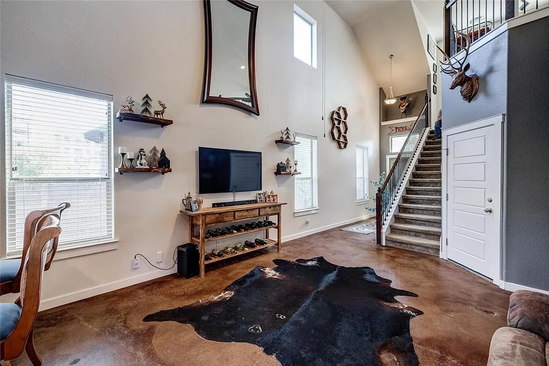 3 bed, 2.5 bath, 1977 sqft, $2,600 — Photo 3