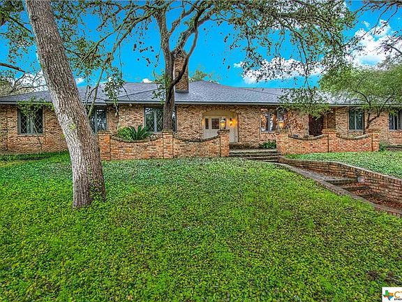 3rd image of 534 Crescent Dr