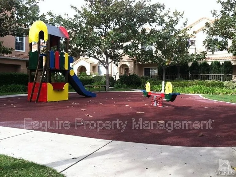 1255 Jamaica Ln — Photo 10