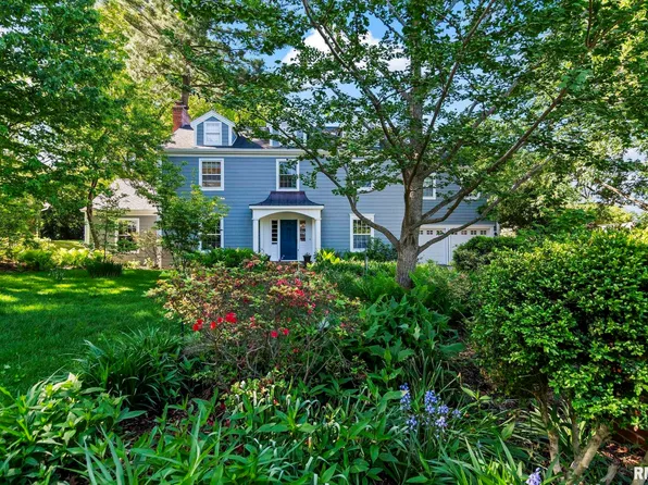 10 Sunset Ln, Leland Grove, IL 62704