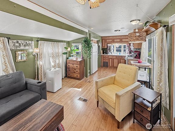 4th image of 6006 Portal Way #C