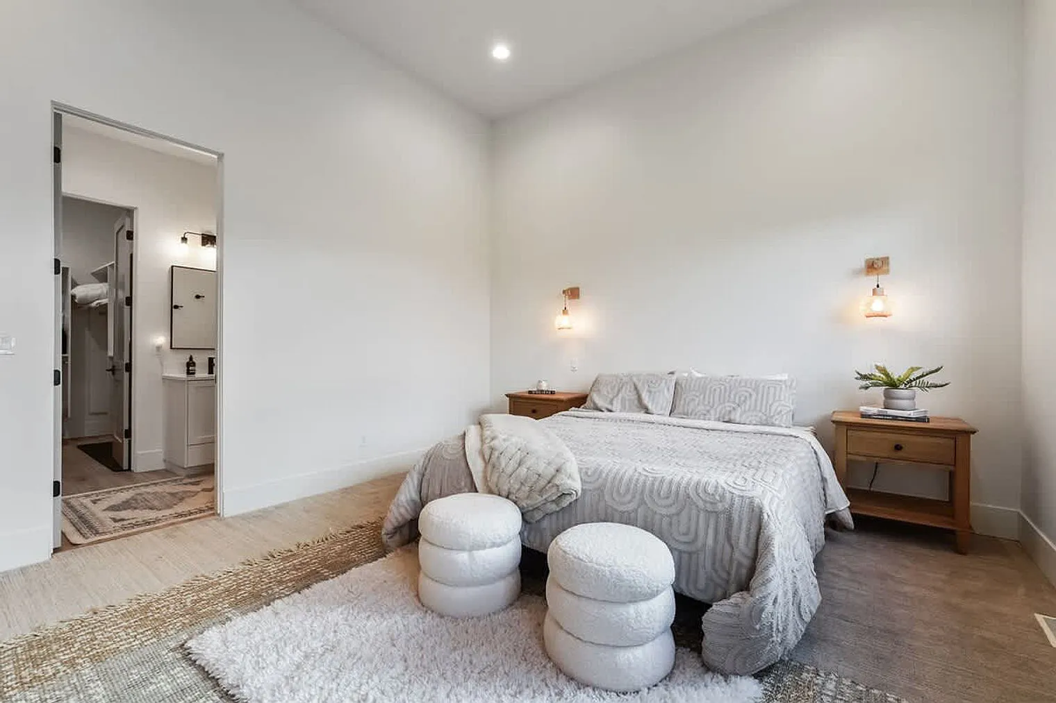 1 bed, 1.0 bath, $5,871 — Photo 4