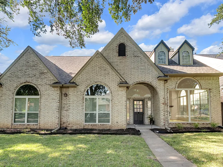 4637 Portrait Ln — Photo 1