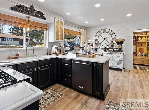 3rd image of 606 Calder Ave