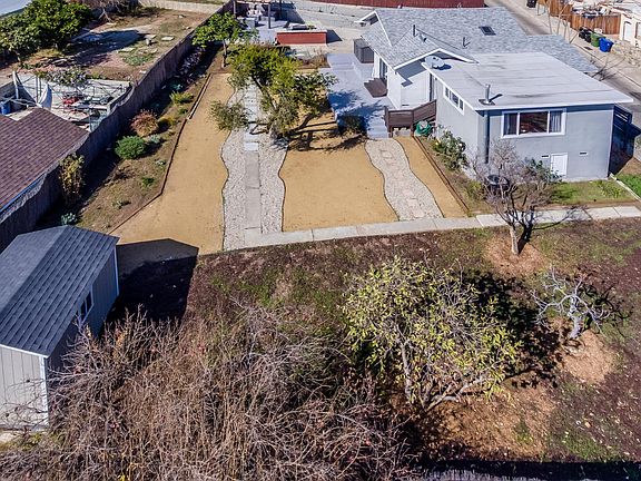 2nd image of 410 Del Norte St