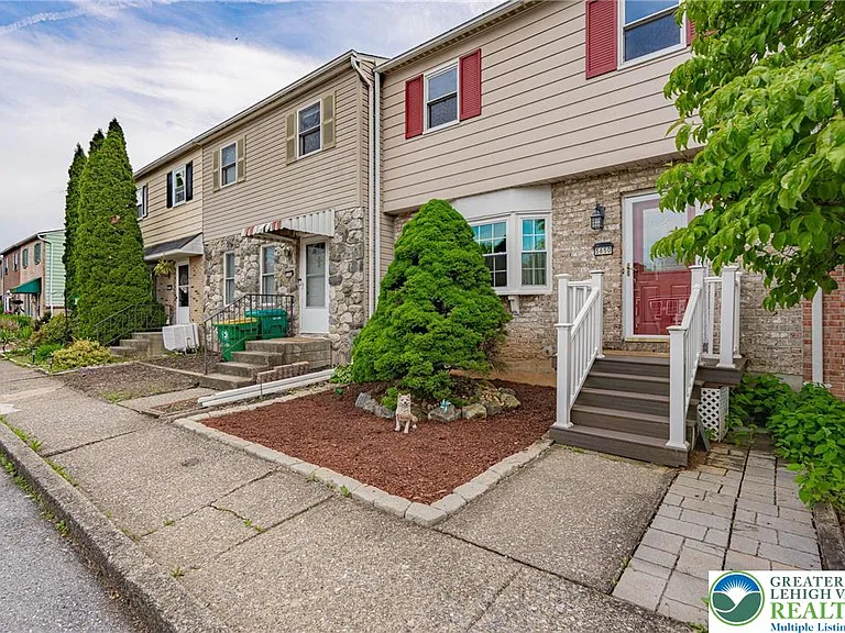 5650 Greens Dr — Photo 2