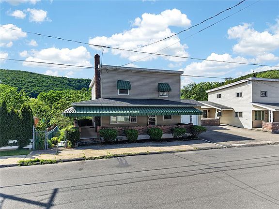4th image of 128 W Columbus Ave