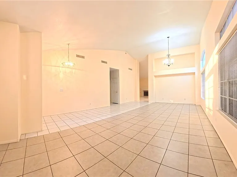 4844 Jadero Dr — Photo 5