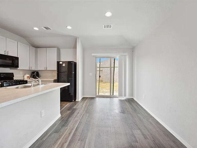 7907 Hollow Root Ln — Photo 10
