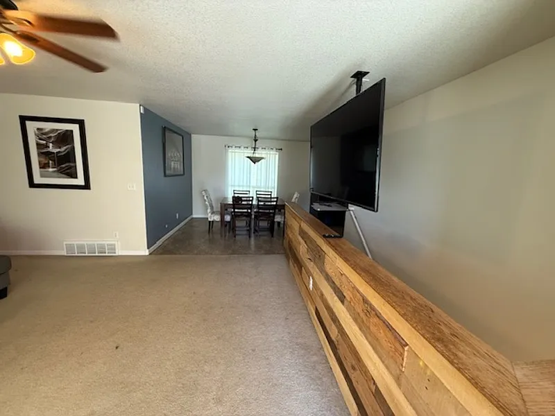 2 bed, 2.0 bath, 2696 sqft, $1,900 — Photo 2