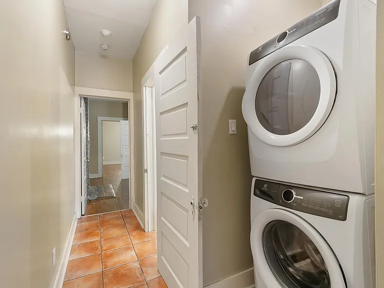 2413 Lowerline St — Photo 3