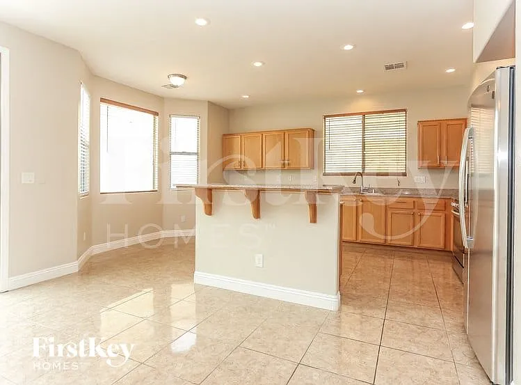 6857 N Campbell Rd — Photo 4