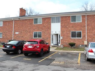 29464 Hoover Rd #464, Warren, MI 48093