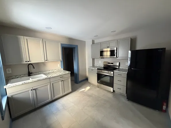 23 Woodman St Unit 1, Rochester, NH 03867