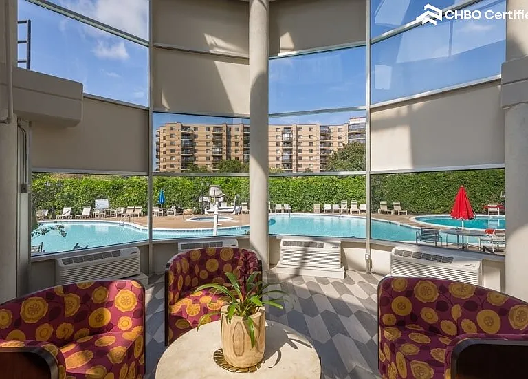 8380 Greensboro Dr #810 — Photo 4