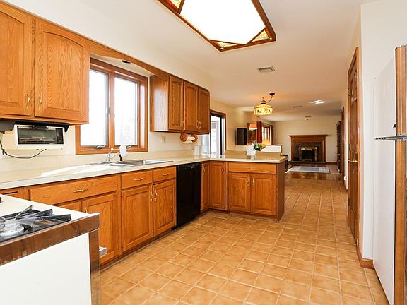 4th image of 4 Baisley Farm Ct