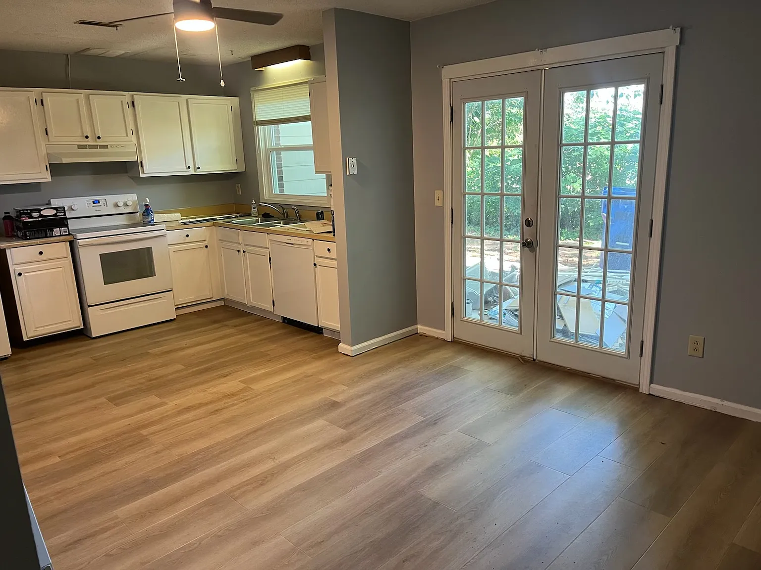 2 bed, 2.5 bath, 1000 sqft, $1,550 — Photo 2