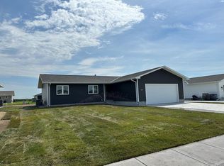 605 7th St, Phillips, NE 68865