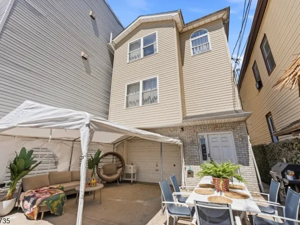 56 Vincent St, Newark City, NJ 07105