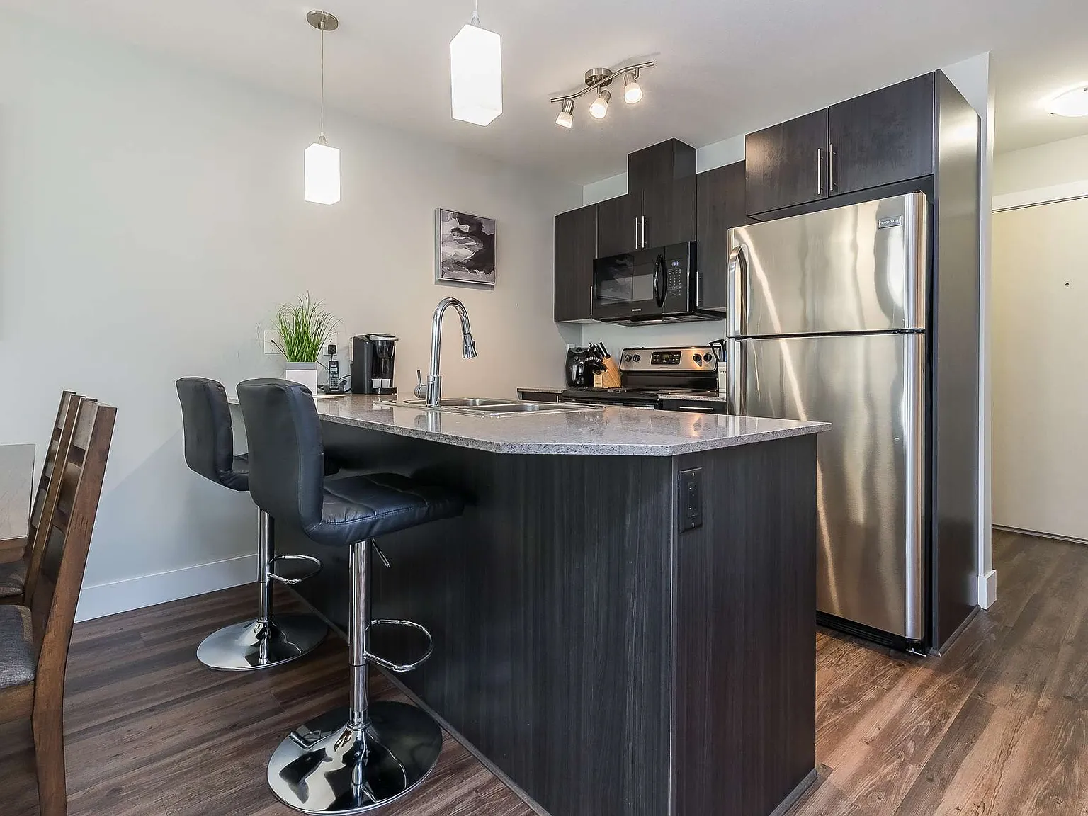 1 bed, 700 sqft, $4,350 — Photo 4