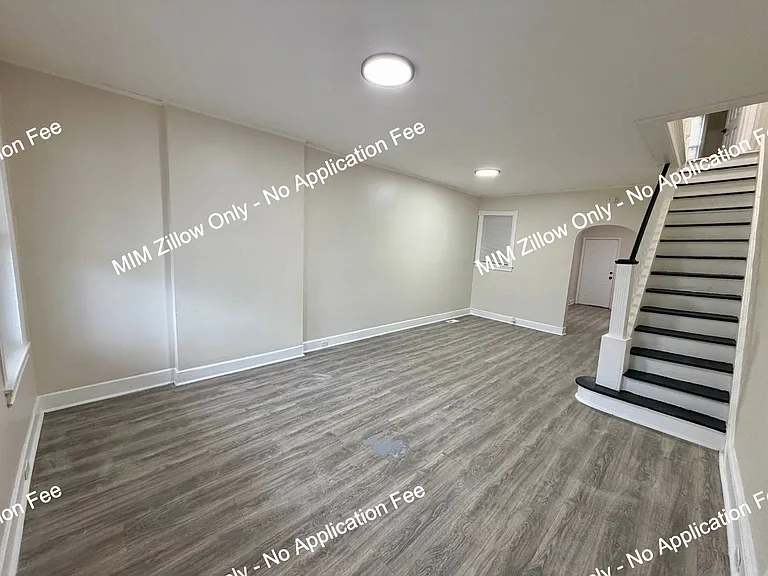 1154 Lansdowne Ave — Photo 2