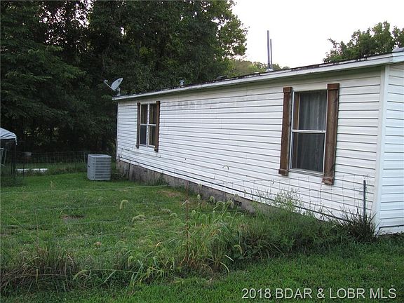 3rd image of 32 Black Walnut Dr