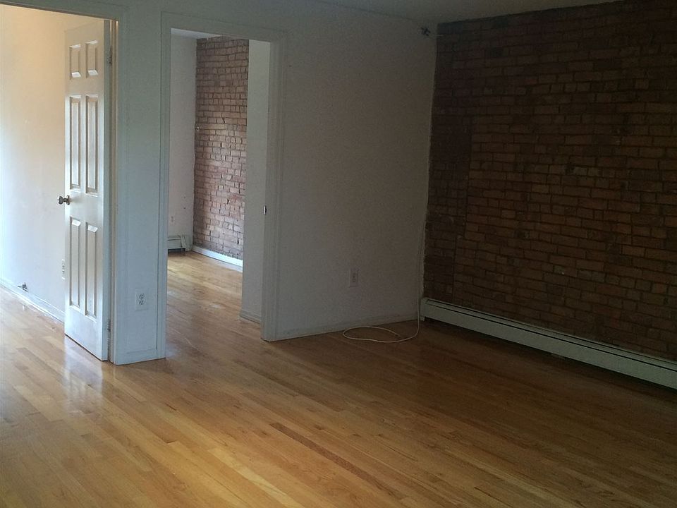 1st image of 60 Putnam Ave