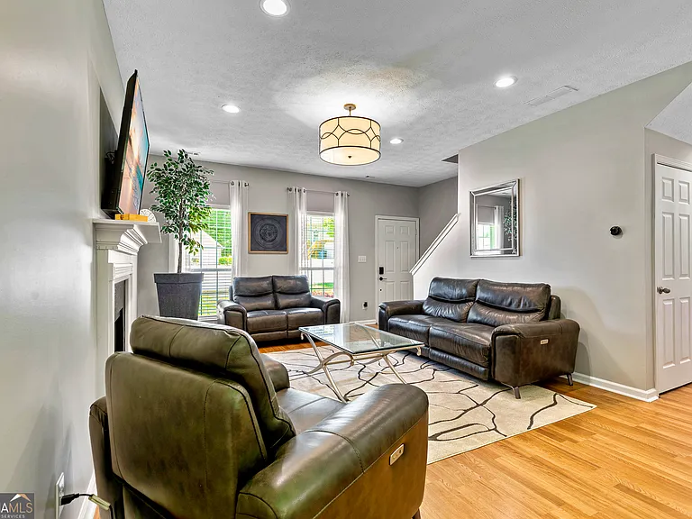 316 Preston Chase Dr — Photo 4