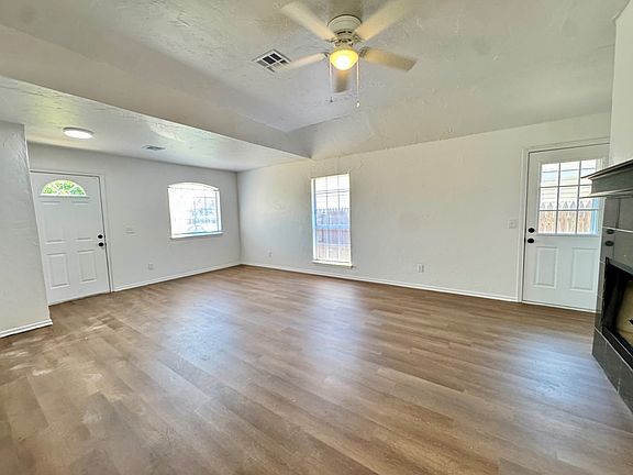 4th image of 223 W 6th St