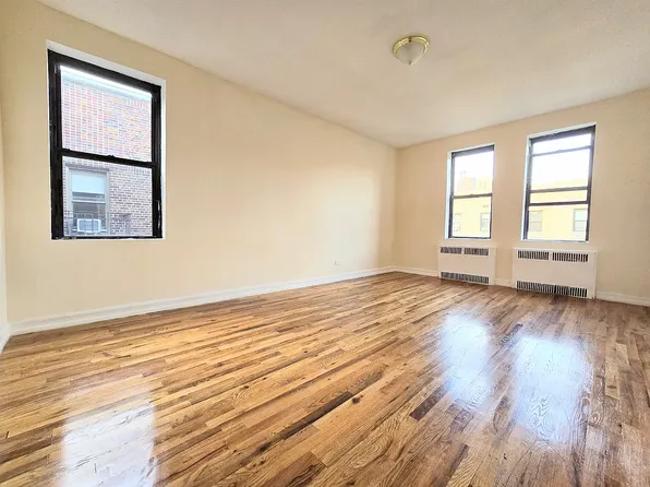 150 East 18th Street image 1 of 10