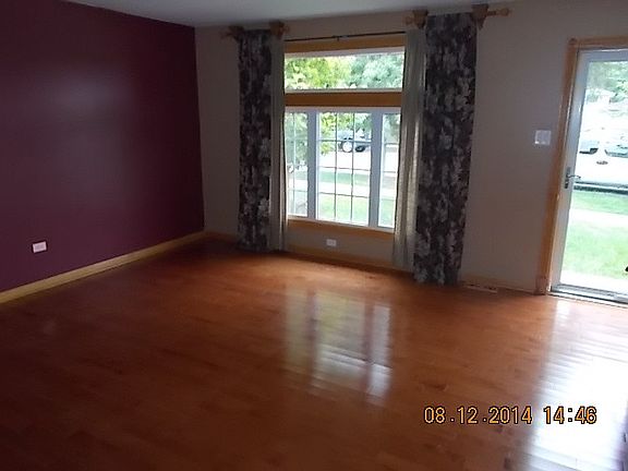3rd image of 16740 Oleander Ave