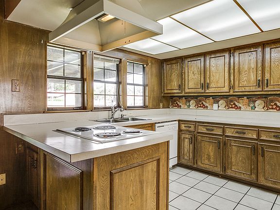 5th image of 801 Greenbriar Dr