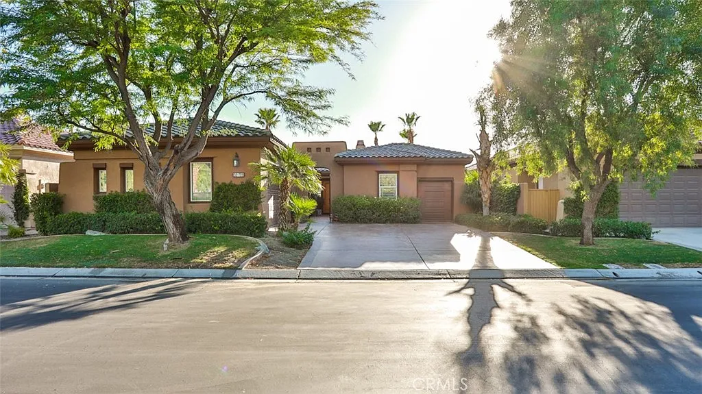 3 bed, 3.5 bath, 2501 sqft, $9,975 — Photo 3