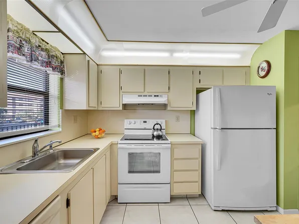 10123 Sunrise Lakes Boulevard #206, Sunrise, FL 33322