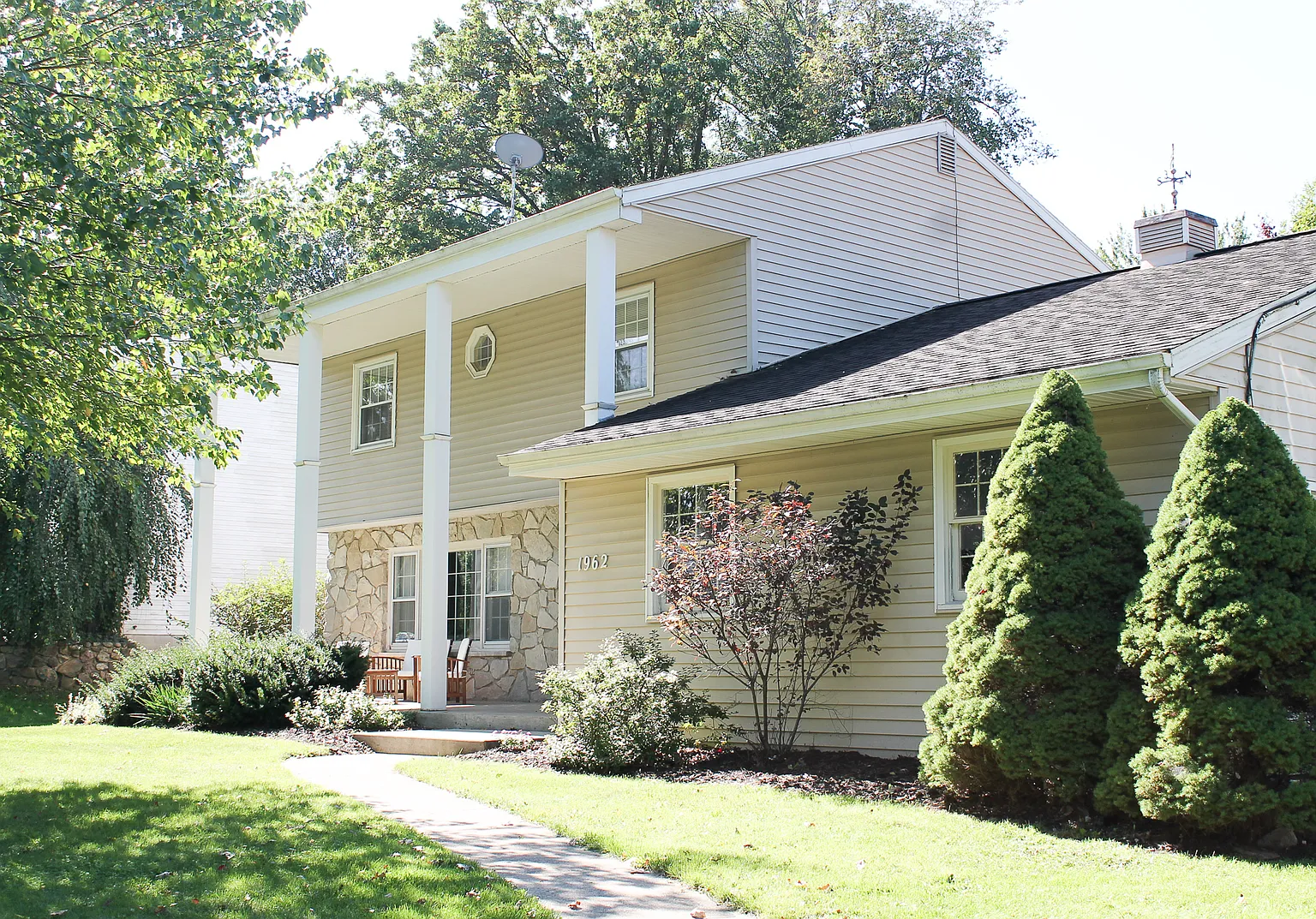 1962 Elmhurst Ln photo 1