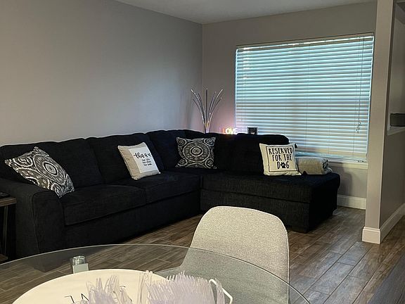 3rd image of 112 Reserve Cir