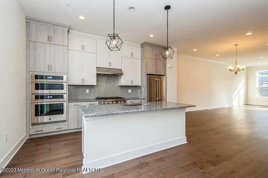4 bed, 3.5 bath, 2812 sqft, $6,100 — Photo 2