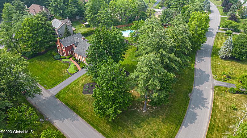 5th image of 39 Edison Drive