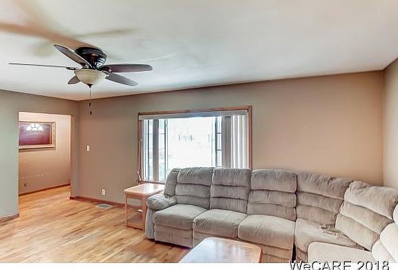 5th image of 914 Tremont Ave