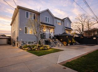 474 Tennyson Dr #1, Staten Island, NY 10312