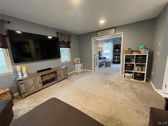 5th image of 4647 Hampshire Dr