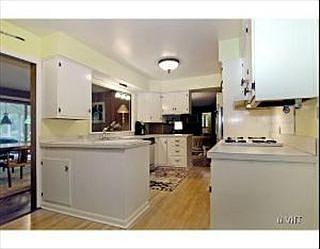 3rd image of 24 Meadowview Dr