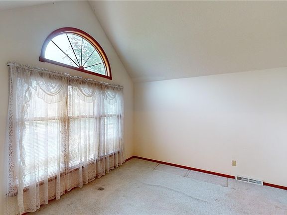 5th image of 1018 Old Eagle Dr