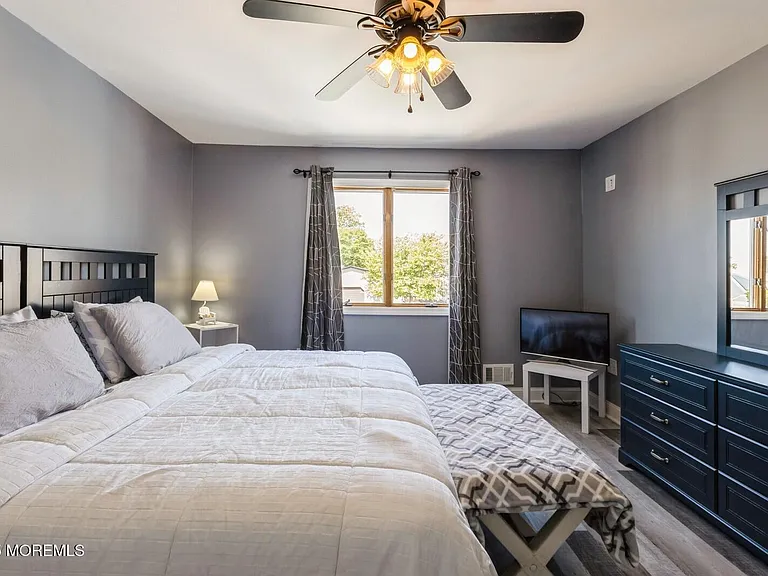 22 Longpoint Dr — Photo 16