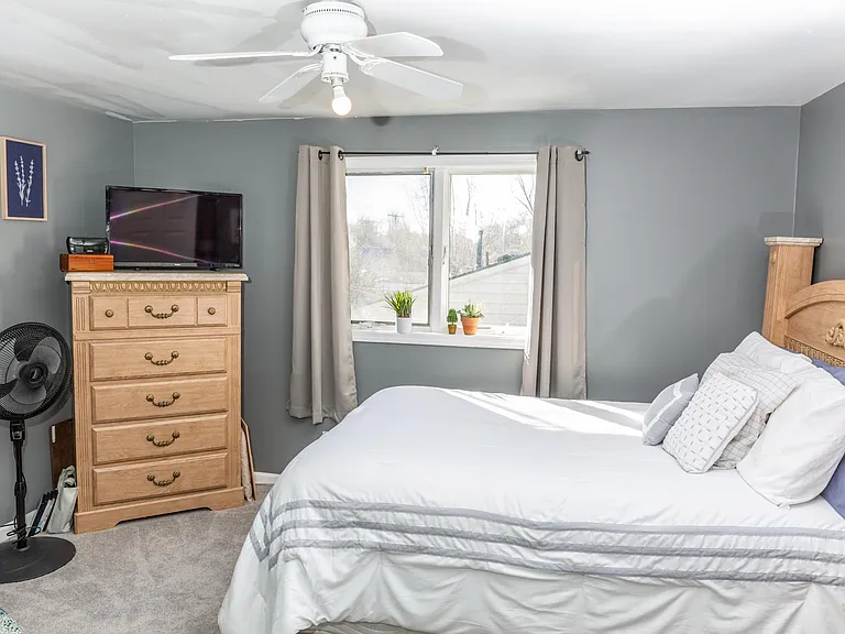 22582 Albion Ave — Photo 10