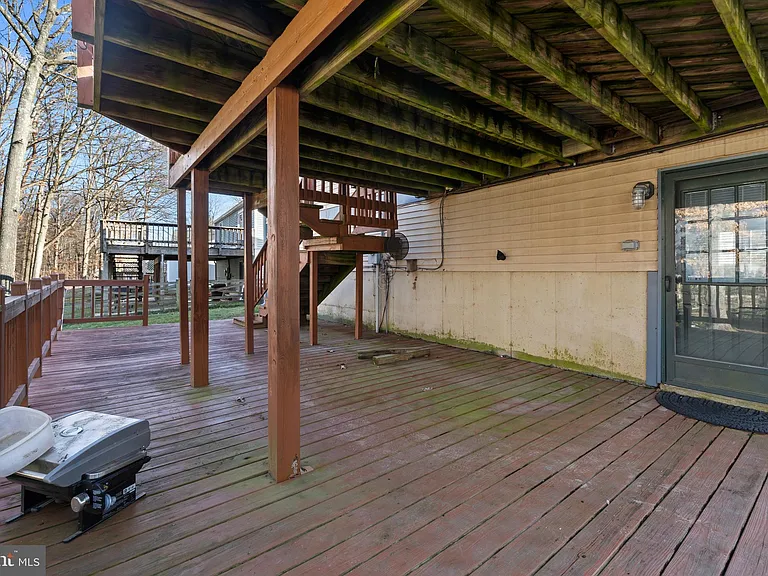 8469 Rippled Creek Ct — Photo 32
