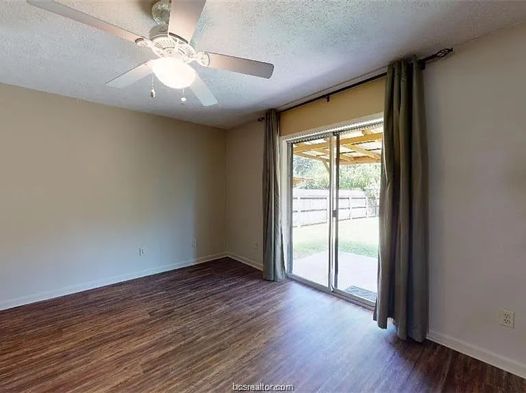 1411 Gramma Ct — Photo 9