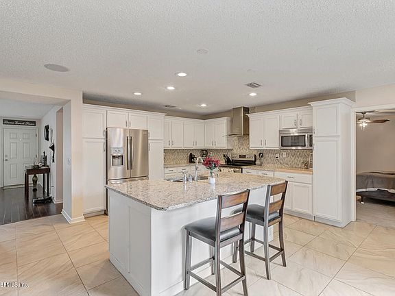 5th image of 1449 Summit Oaks Dr W